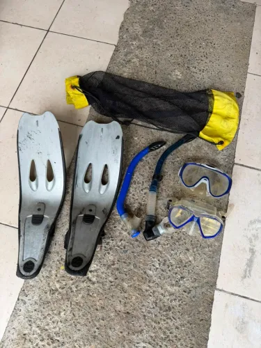 Kit de mergulho usado