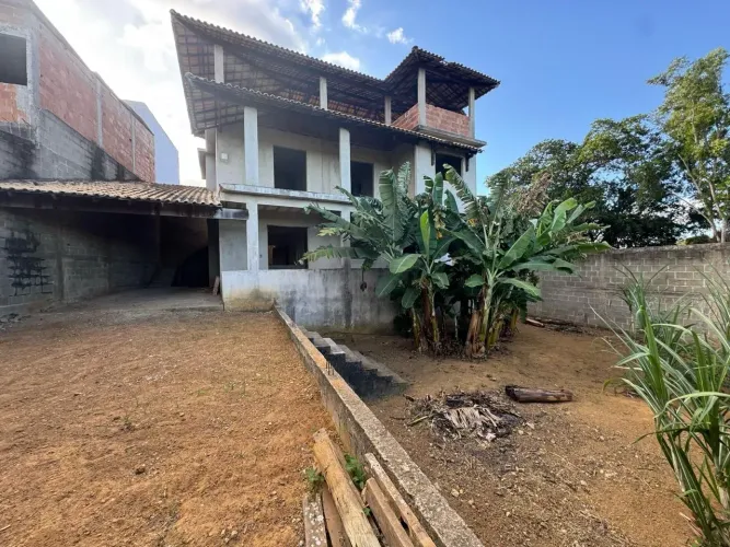 Imóvel para venda possui 300 metros quadrados com 4 quartos em Alto Pongal - Anchieta - ES