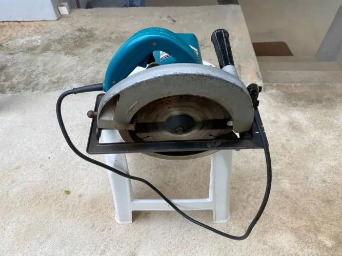 Vendo Serra Circular MAKITA