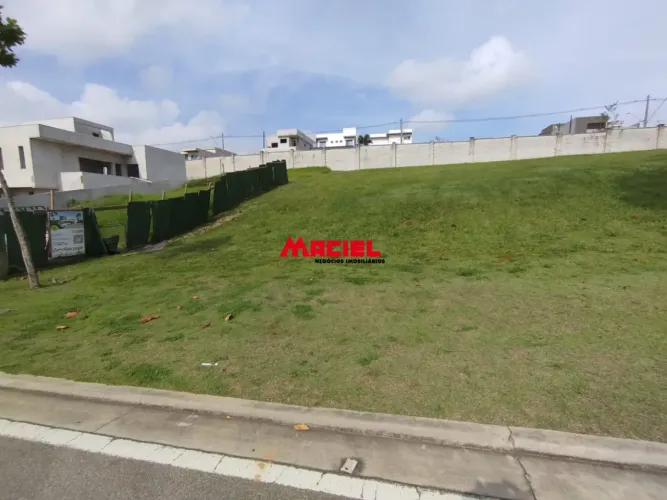 TERRENO A VENDA NO CONDOMÍNIO ALPHAVILLE II EM SÃO JOSE DOS CAMPOS.
