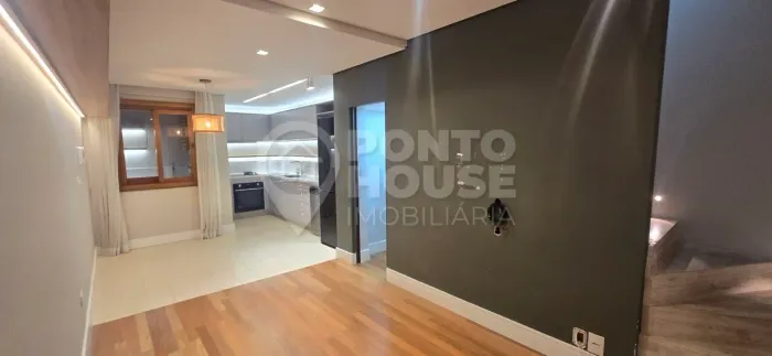 Casa em condomínio fechado Ipiranga 2 suítes 1 vaga livre 55 mts Reformada