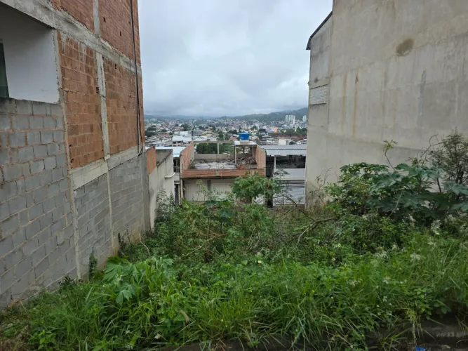 Vende-se terreno