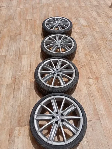 Jogo de rodas aro 18 5x100 com pneus seminovos