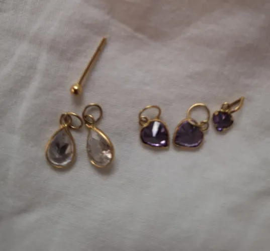 Vende-se pingentes de ouro