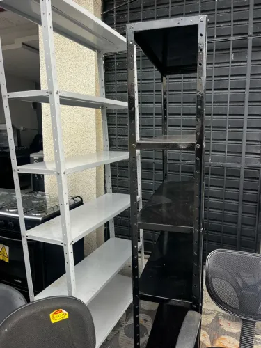 Estante de aço usada