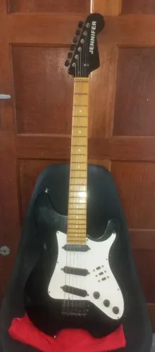 Guitarra Jennifer Usada