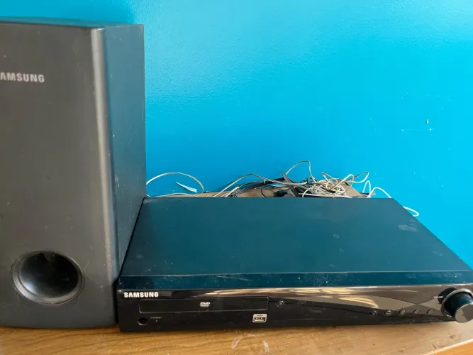 DVD Player + Caixa de Som