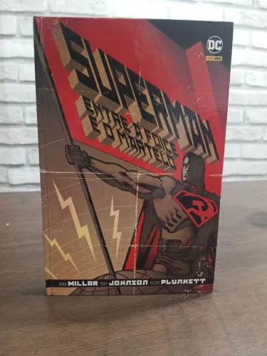 Superman Entre a Foice e o Martelo 
