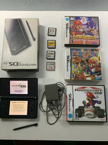 Nintendo DS Lite + 3 jogos e R4