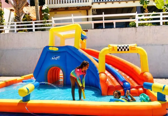 Brinquedo inflável infantil com agua