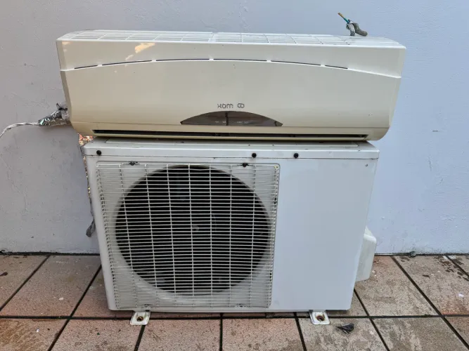 Ar-Condicionado Split Komeco 9.000 BTUs Frio (Completo: Evaporadora + Condensadora)