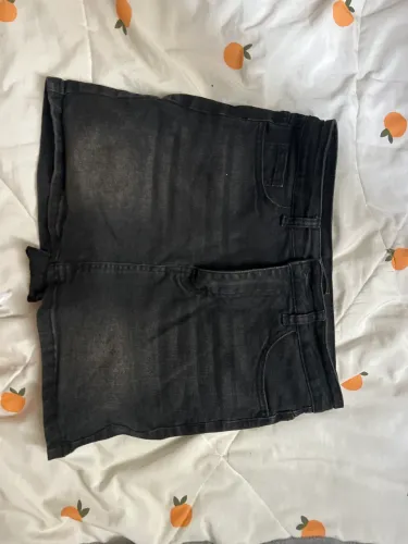 SAIA PRETA CINTURA ALTA COM SHORT POR BAIXO