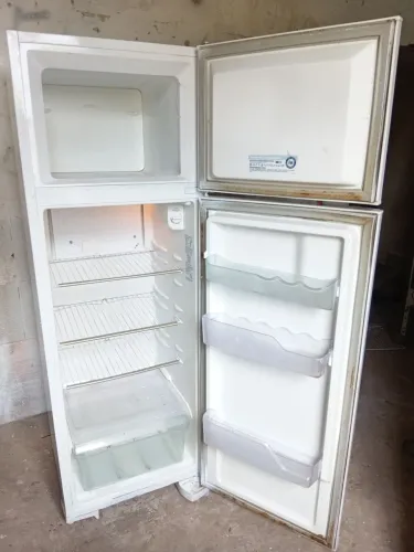 Geladeira Electrolux faço a entrega..