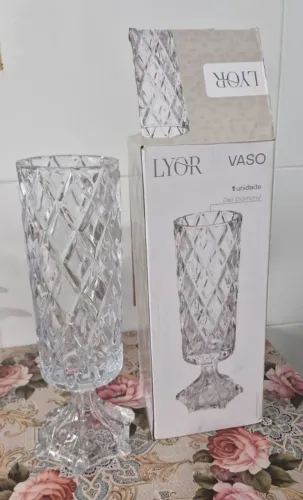 Vaso longo em cristais