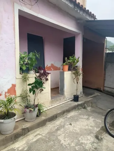 CASA COM 3 QUARTOS EM REALENGO