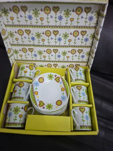 Combo cafeteira francesa + conjunto de 06 xícaras e pires
