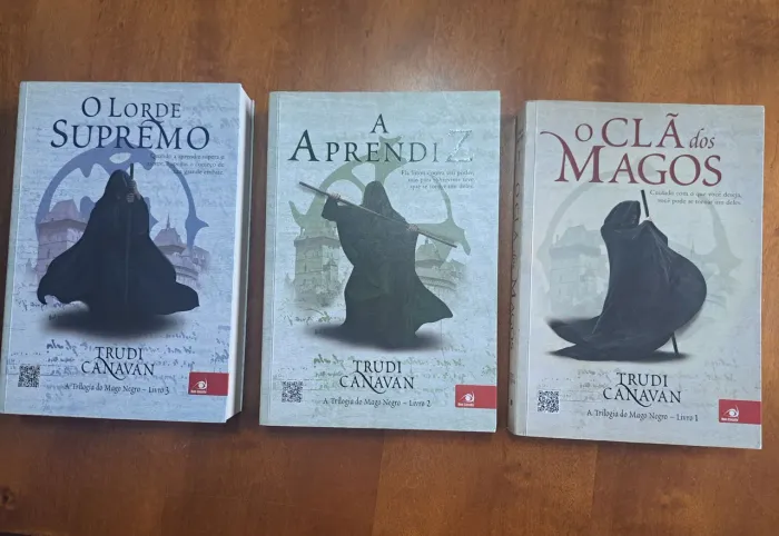 Livros Trilogia Magos Negros