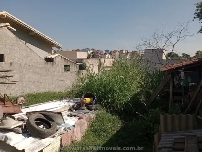 Arsenal Imóveis vende- Terreno todo murado no Village Moinho- 200m² sua sem saída com RGI.