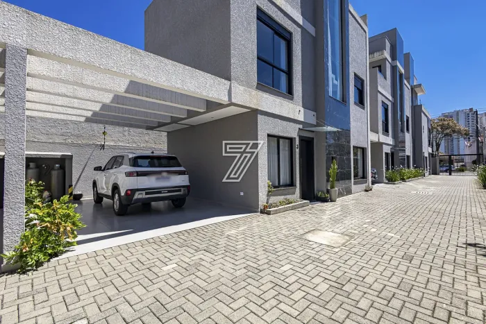 Sobrado Triplex Exclusivo com Jacuzzi | Campo Comprido/Ecoville