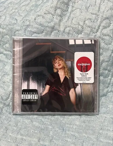 Cd do álbum folklore de Taylor Swift edição Misprinted Target e Exclusive