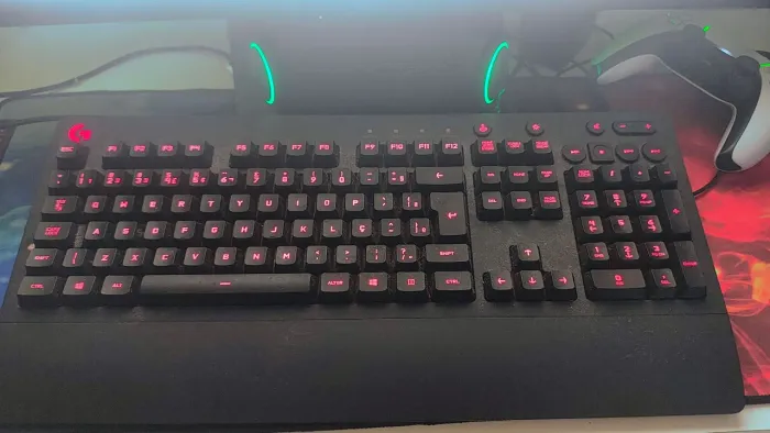 Teclado Logitech G 213
