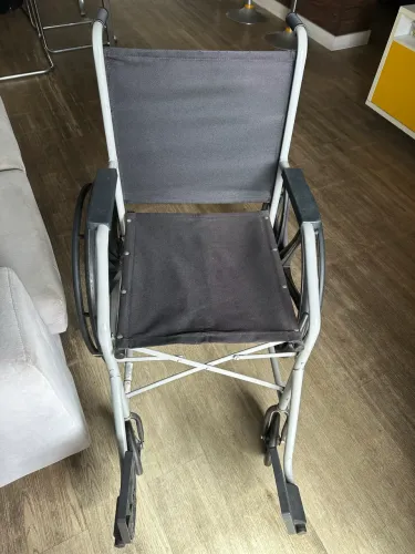 Cadeira de rodas Jaguaribe nova