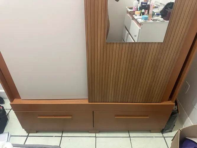 Guarda roupa porta de correr com espelho - comprado a um mês/pouco uso 