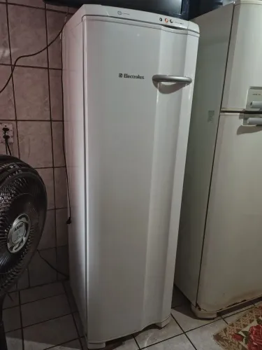 Vende-se freezer vertical 219 litros