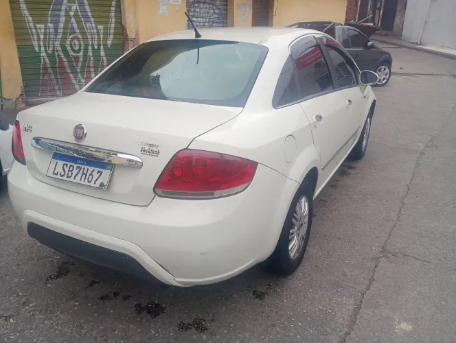 Fiat Linea Essence 1.8 Flex 16V 4P 2016