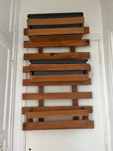 suporte para plantas em pallet