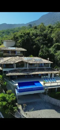 Mansão Exclusiva com 9 Suítes e Vista Deslumbrante no Norte de Ilhabela/SP