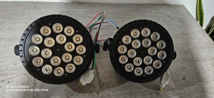Vendo par de canhão led de palco colorido bivolt