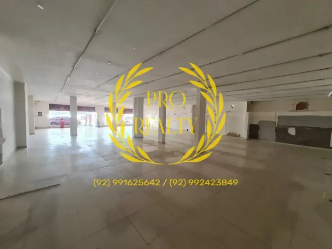 Ponto comercial em via principal na Torquato Tapajós, amplo estacionamento, 450m²