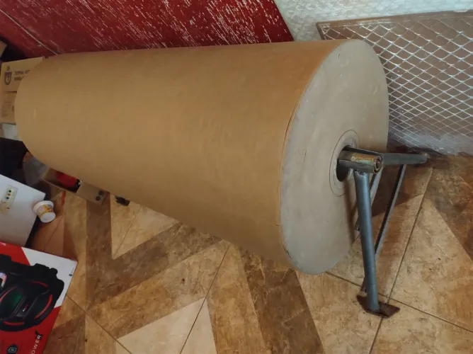 Bobina de papel krafit gramatura 0,12. 100kg. Para retirar do local.