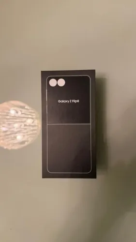 Z FLIP 8