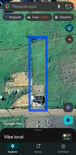 Terreno com meia-água de 2 cômodos.