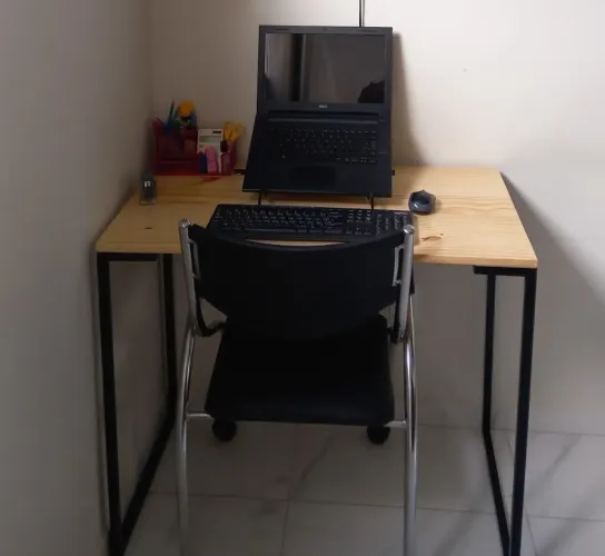 Vende-se mesa de estudo