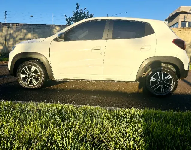 Renault Kwid Intense 1.0 Flex 12V 5P Mec. 2023