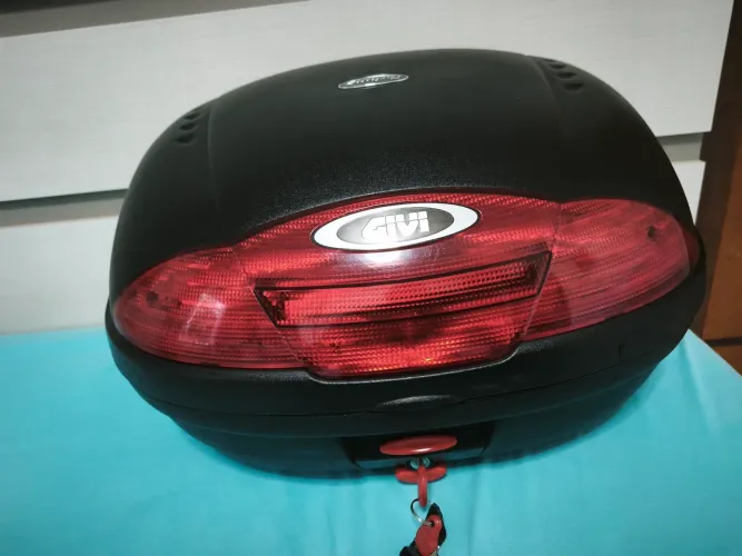 Baú givi