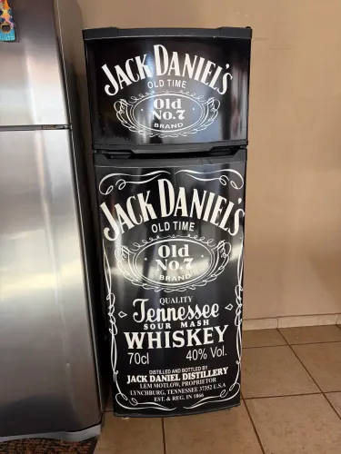 Geladeira Consul envelopada Jack Daniels