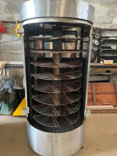 Galeteira Assador Rotativo Vertical para até 60 frangos