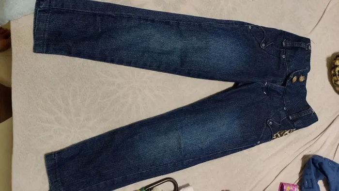 Calça e vestido infantil, tamanho 6 anos qualquer peça 20 reais cada.