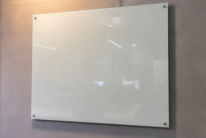 Vende -se Lousa de vidro branca temperada 1,50 m × 1,00 m