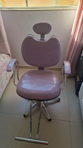 Cadeira para salão de beleza, seminova, sem defeito, bom estado, funcionando perfeitamente