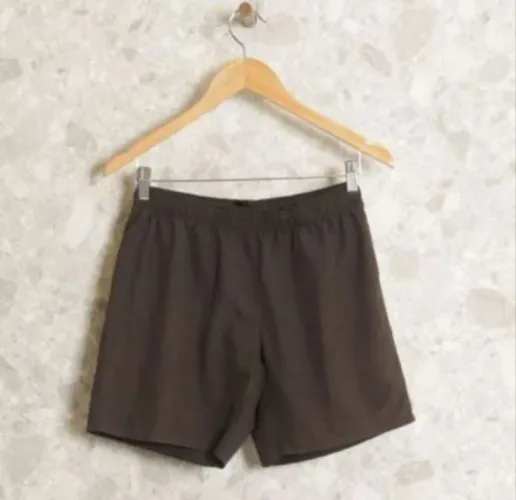 bermuda short Asics<br>cintura 74cm<br>comprimento 38cm<br><br>track field live adidas nike on