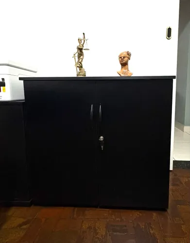 Armário de escritório com chave