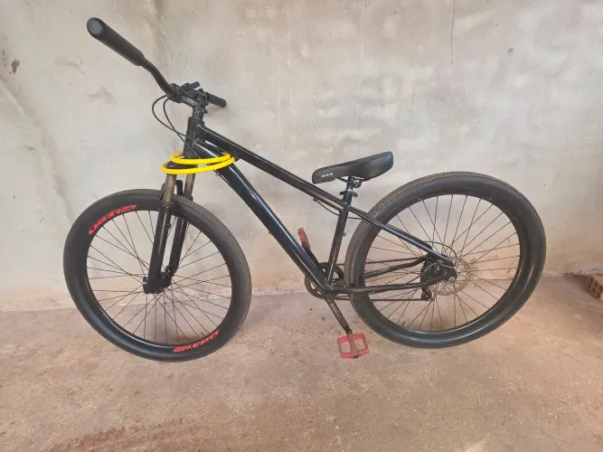Bicicleta aro 29 reformada com marcha e freio a disco +cadiado incluido.