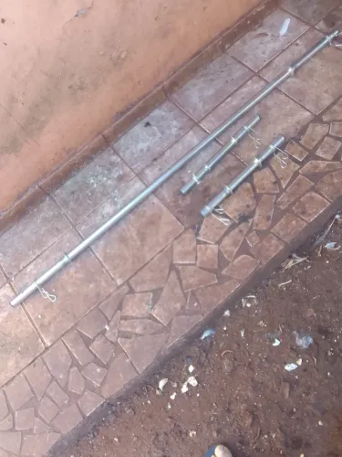 1 barra de 1,50 oca com presilha 1 par de halteres oca com presilha
