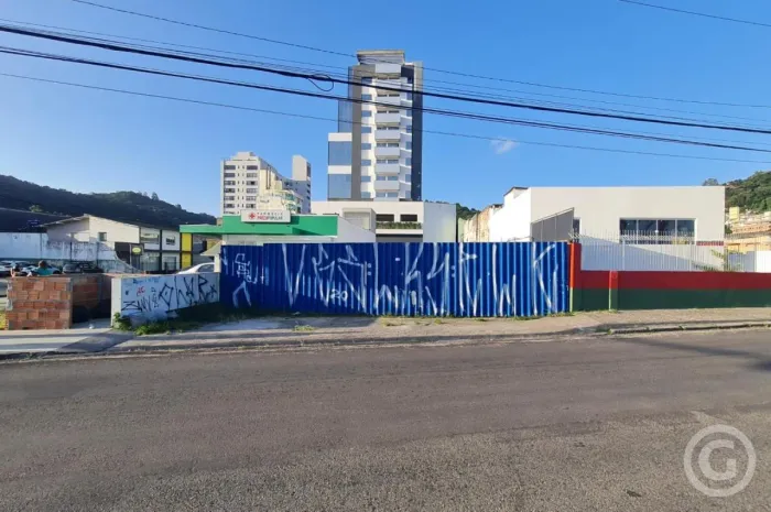 Terreno para alugar em região de crescimento de Florianópolis