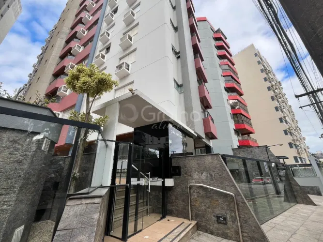 3 quartos semi mobiliado no Centro